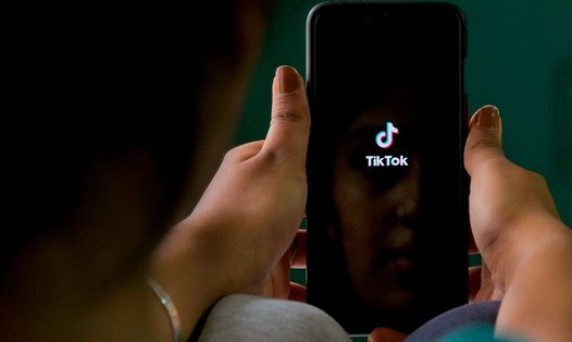 Thử nghiệm của các nhà nghiên cứu cho thấy thuật toán TikTok đã quảng cáo và gợi ý các nội dung tiêu cực cho người dùng trẻ tuổi. Ảnh: AFP
