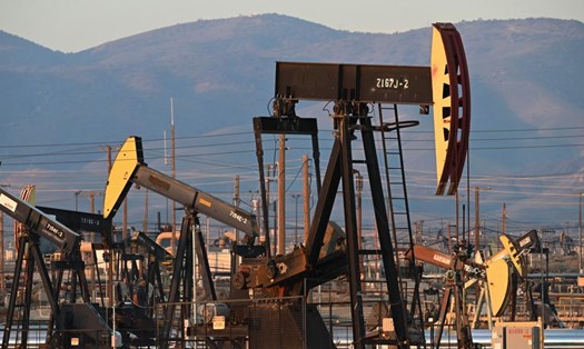 Giá dầu đồng loạt tăng mạnh. Ảnh: AFP
