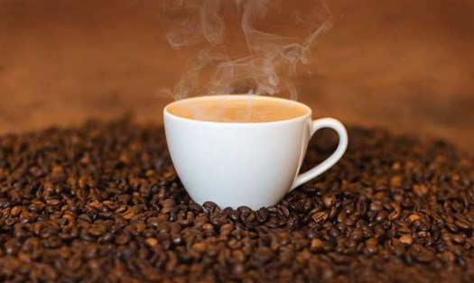 Uống cà phê có thể giảm axit uric trong cơ thể. Ảnh: Adobe Stock