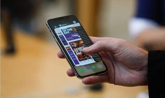 Một lỗ hổng không thể khắc phục trên iOS đã bị tin tặc lợi dụng để phát triển công cụ bẻ khóa iPhone. Ảnh: AFP