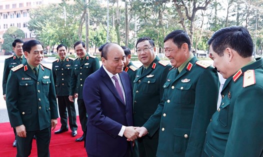Chủ tịch nước Nguyễn Xuân Phúc với các lãnh đạo Bộ Quốc phòng. Ảnh: Trọng Đức