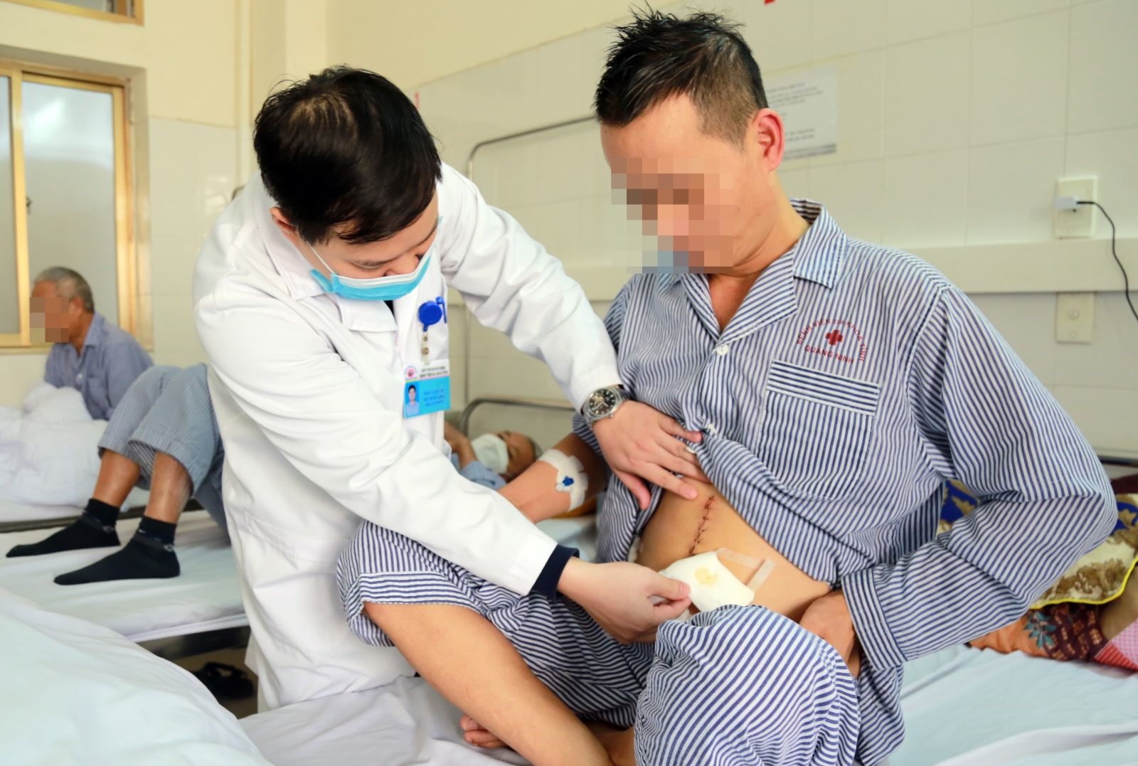 Quảng Ninh: Uống thuốc nam không rõ nguồn gốc, một bệnh nhân trở nặng