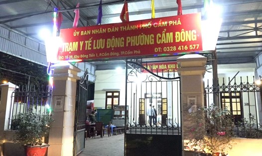 Trạm Y tế lưu động phường Cẩm Đông, TP Cẩm Phả được đặt tại Nhà văn hóa khu Đông Tiến 1. Ảnh: Đoàn Hưng