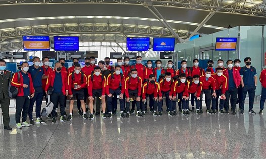 Tuyển Việt Nam lên đường sao Lào dự AFF Cup. Ảnh: Thái Ninh