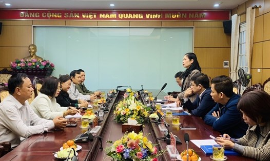 Liên đoàn Lao động Thành phố Hà Nội và Liên đoàn Lao động tỉnh Tây Ninh trao đổi kinh nghiệm về hoạt động của Trung tâm tư vấn pháp luật và hỗ trợ người lao động. Ảnh: Hải Yến