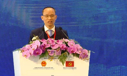 TS Cấn Văn Lực tại Diễn đàn kinh tế Việt Nam 2023. Ảnh: Đức Mạnh