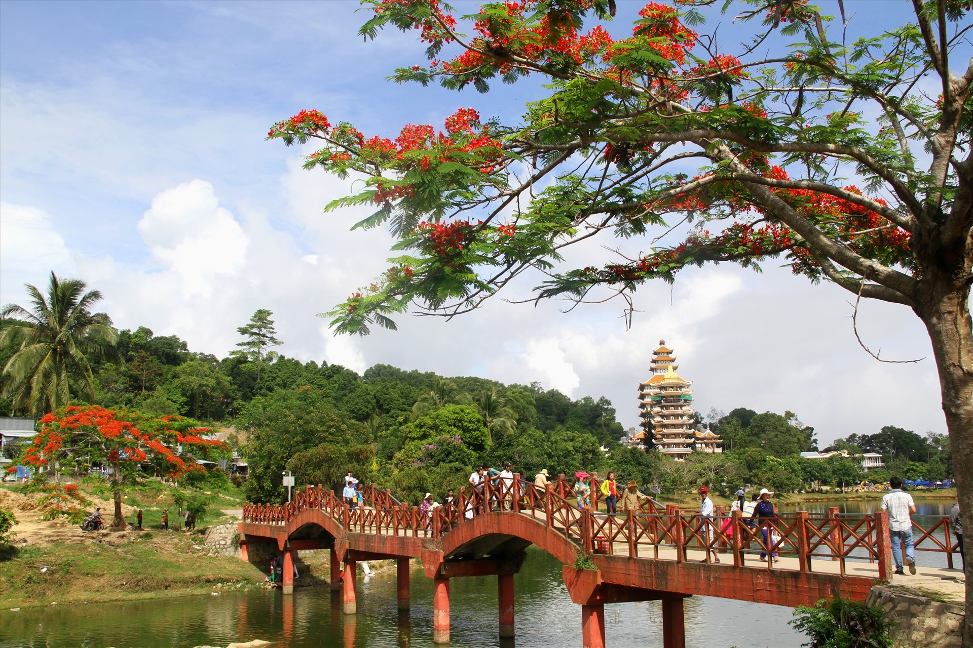 Một góc Khu du lịch Núi Cấm ở An Giang. Ảnh: LT.
