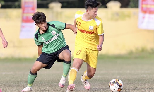 U21 Hà Nội (áo vàng) thắng U21 Học viện Nutifood tại giải U21 Quốc gia 2022. Ảnh: Khả Hòa