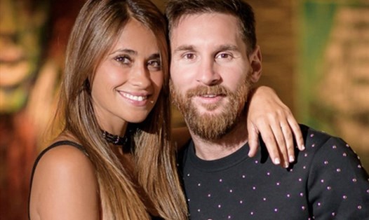 Messi và vợ Antonella Roccuzzo. Ảnh: Twitter