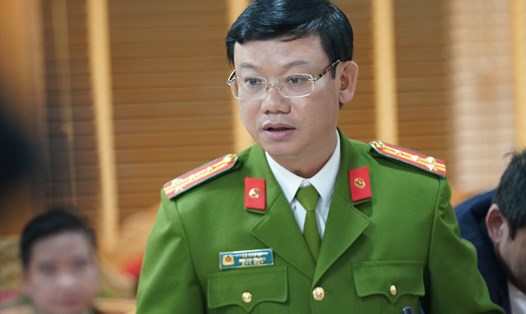 Đại tá Vũ Như Hà thông tin về tiến độ điều tra vụ án sai phạm tại Vạn Thịnh Phát. Ảnh: Việt Dũng