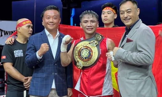 Lê Hữu Toàn bảo vệ thành công ngôi vô địch WBA Châu Á hạng minimum. Ảnh: Hương Nguyễn
