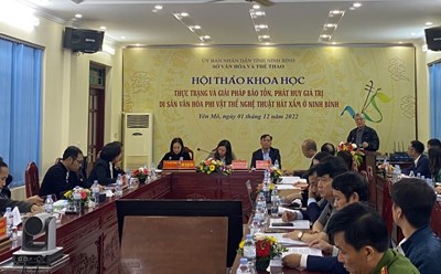 Các đại biểu dự hội thảo khoa học "Thực trạng và giải pháp bảo tồn, phát huy giá trị di sản văn hóa phi vật thể nghệ thuật hát Xẩm ở Ninh Bình". Ảnh: Diệu Anh