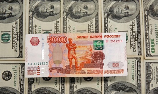 Ngày 19.12, đồng rúp Nga giảm xuống mức thấp nhất so với USD trong 7 tháng. Ảnh: AFP