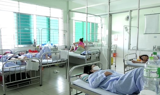 Nhiều người dân ở Đắk Nông phải nhập viện điều trị sốt xuất huyết. Ảnh: Chấn Hưng