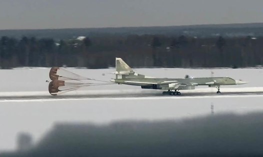 Máy bay Tu-160M bay thử hôm 19.12. Ảnh: UAC