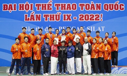 Đội pencak silat Hà Nội giành 4 huy chương vàng tại Đại hội thể thao toàn
quốc 2022 nhưng 2 võ sĩ nam có huy chương bạc đã lên tiếng nghi ngại về chấm điểm của trọng tài. Ảnh: Huyền Chi