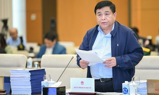 Bộ trưởng Bộ Kế hoạch và Đầu tư Nguyễn Chí Dũng trình bày tờ trình về quy hoạch tổng thể quốc gia thời kỳ 2021 - 2030, tầm nhìn đến năm 2050. Ảnh: Phạm Thắng