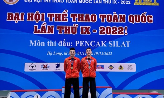 Vũ Tiến Dũng (ngoài cùng bên trái) và Lê Hồng Quân (thứ hai từ phải sang) quyết định giải nghệ sau sự việc tại Đại hội Thể thao toàn quốc lần thứ 9, năm 2022. Ảnh: Nhân vật cung cấp
