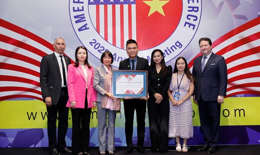 Công ty Herbalife Vietnam vinh dự được trao giải thưởng Trách nhiệm xã hội Doanh nghiệp (CSR) AMCHAM 2022 tại Hà Nội. Ảnh: DN cung cấp