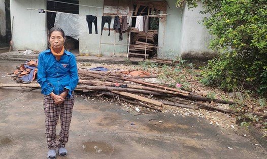 Bà Nguyễn Thị Tình (66 tuổi), trú xã Tân Hợp, huyện Tân Kỳ, tỉnh Nghệ An trước đây đã được hưởng chế độ trợ cấp dành cho người khuyết tật. Ảnh: Hải Đăng