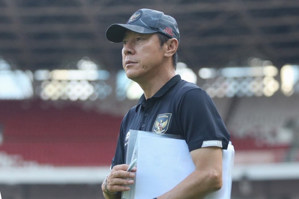 HLV Shin Tae-yong không hài lòng khi CĐV Indonesia bị hạn chế đến sân