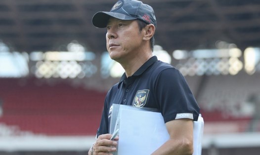 Huấn luyện viên Shin Tae-yong trong buổi tập trước thềm trận ra quân AFF Cup 2022. Ảnh: PSSI