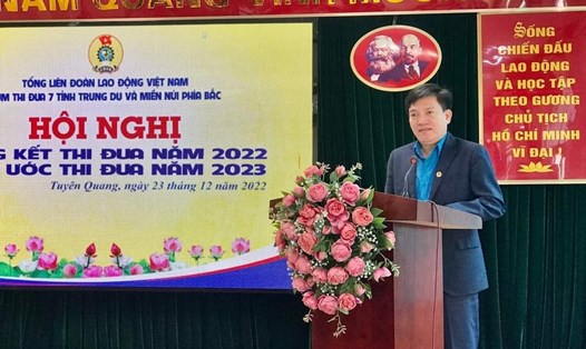Hội nghị tổng kết thi đua năm 2022 và giao ước thi đua năm 2023. Ảnh: LĐLĐ Tuyên Quang
