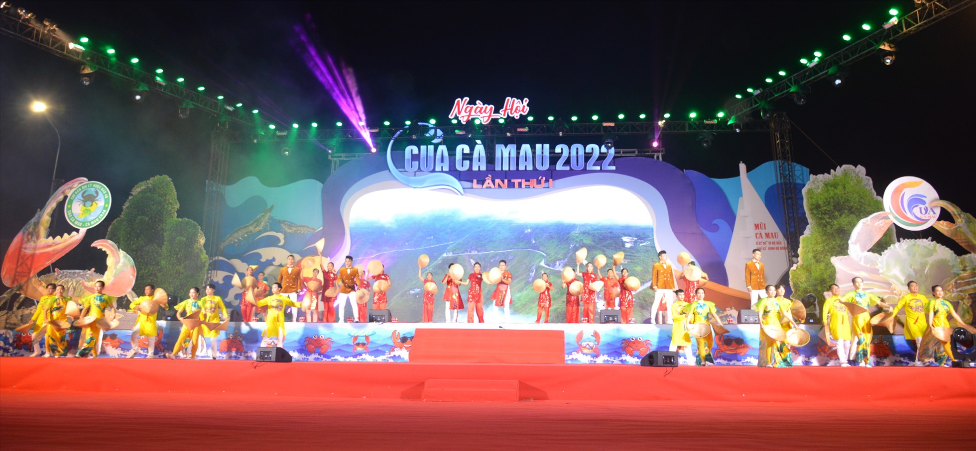 Tối ngày 23.12 tỉnh Cà Mau chính thức khai mạc Ngày hội cua Cà Mau lần thứ nhất. Ảnh: Nhật Hồ
