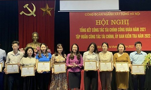 Công đoàn ngành Xây dựng Hà Nội trao khen thưởng công tác tài chính Công đoàn năm 2021 (ảnh minh hoạ). Ảnh: Minh Hằng
