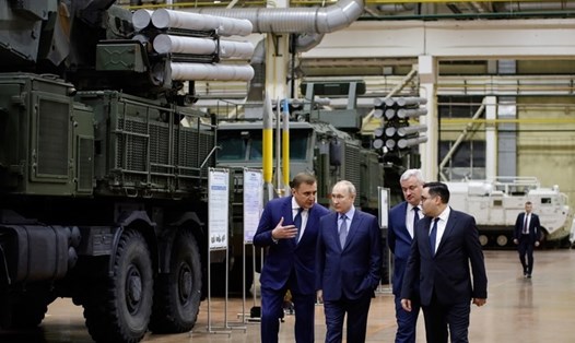 Tổng thống Nga Vladimir Putin thăm một nhà máy sản xuất vũ khí ở Tula. Ảnh: Điện Kremlin