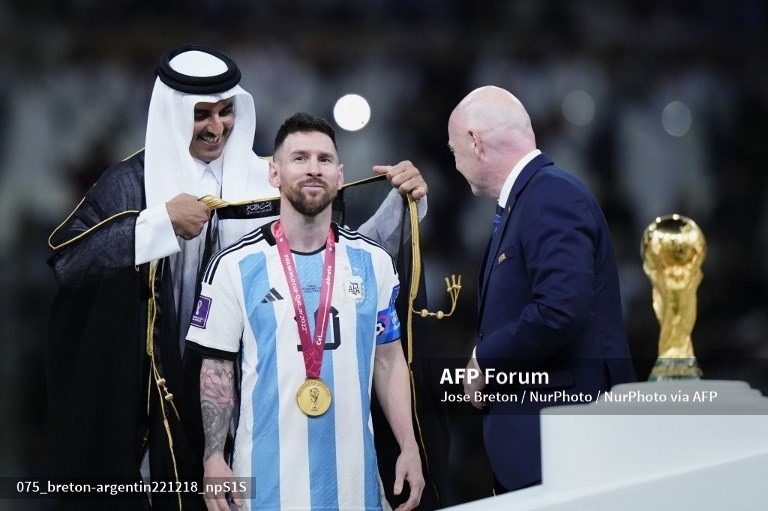 Áo choàng Messi mặc khi vô địch World Cup được hỏi mua gần 24 tỉ đồng