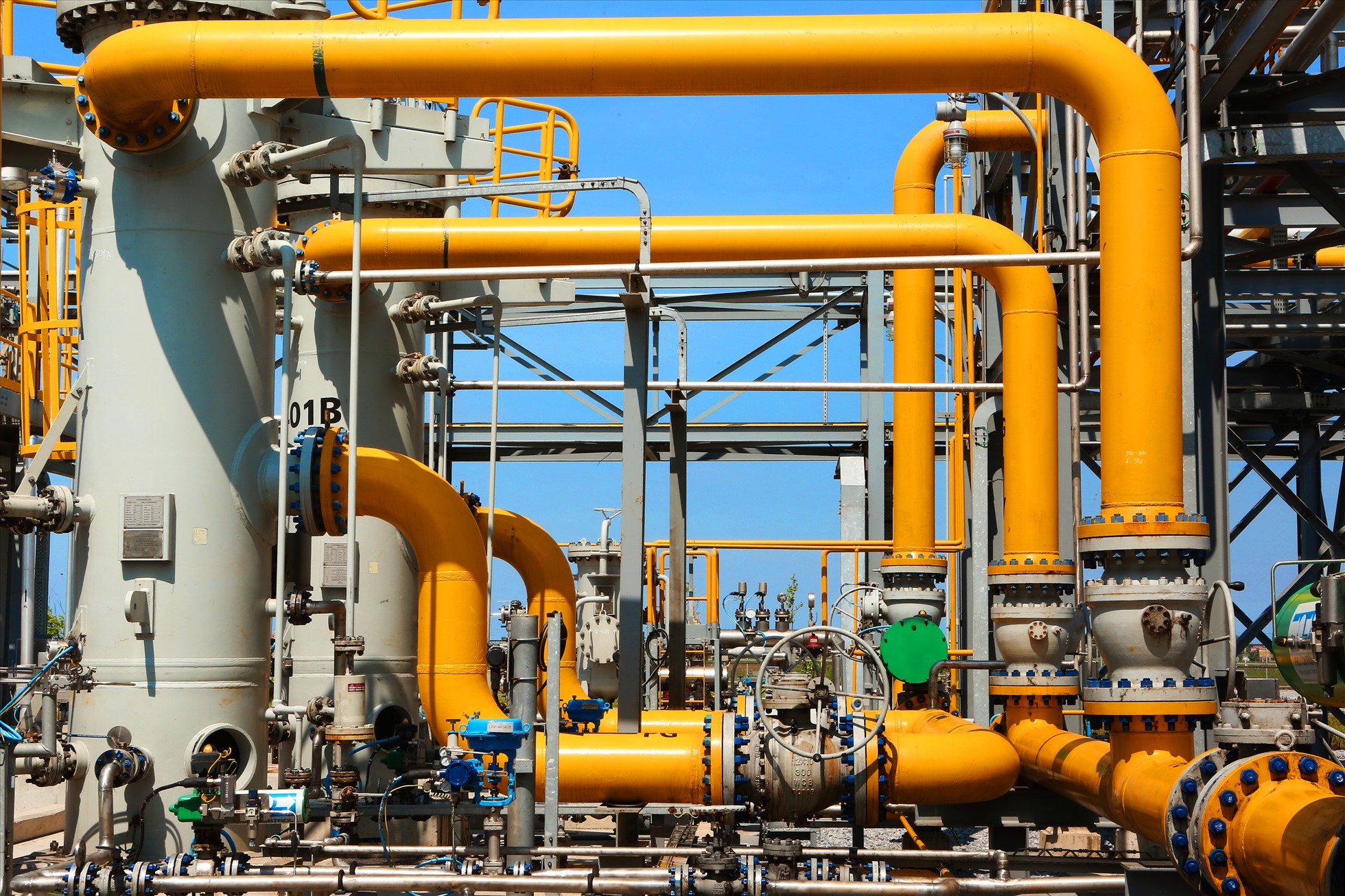 Đường ống vận chuyển khí thấp áp đến hộ tiêu thụ. Ảnh: PV GAS