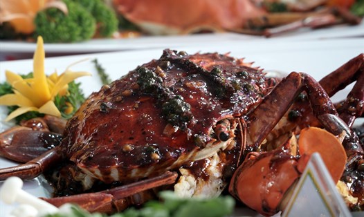 Lần đầu tiên tỉnh Cà Mau tổ chức cho các đầu bếp thi diễn 69 món ăn từ cua biển Cà Mau. Ảnh: Nhật Hồ