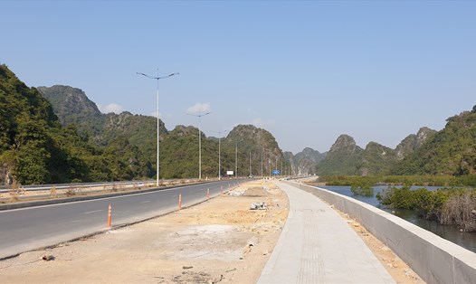 Đường ven biển kết nối TP Hạ Long và TP Cẩm Phả. Ảnh: Nguyễn Hùng