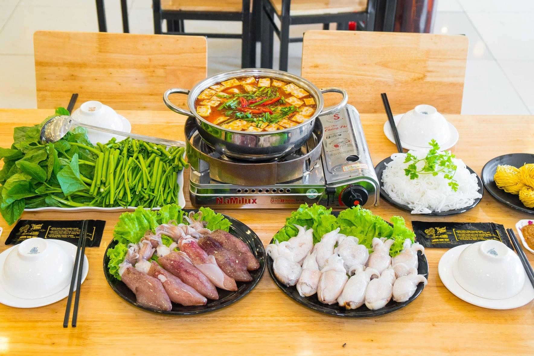 Món lẩu mực nấu chao lạ miệng và hấp dẫn với mực tươi và nước lẩu đậm đà. Ảnh: Cơ sở cung cấp.