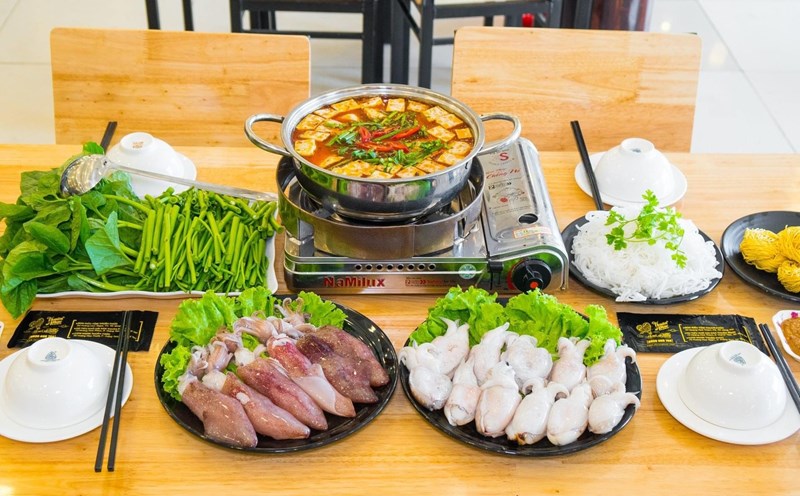 Món lẩu mực nấu chao lạ miệng và hấp dẫn với mực tươi và nước lẩu đậm đà. Ảnh: Cơ sở cung cấp.