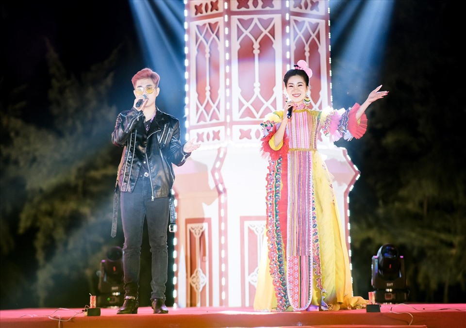 Dàn sao Việt khuấy động đêm nhạc cuối năm tại Móng Cái (Quảng Ninh). Ảnh: Ban tổ chức