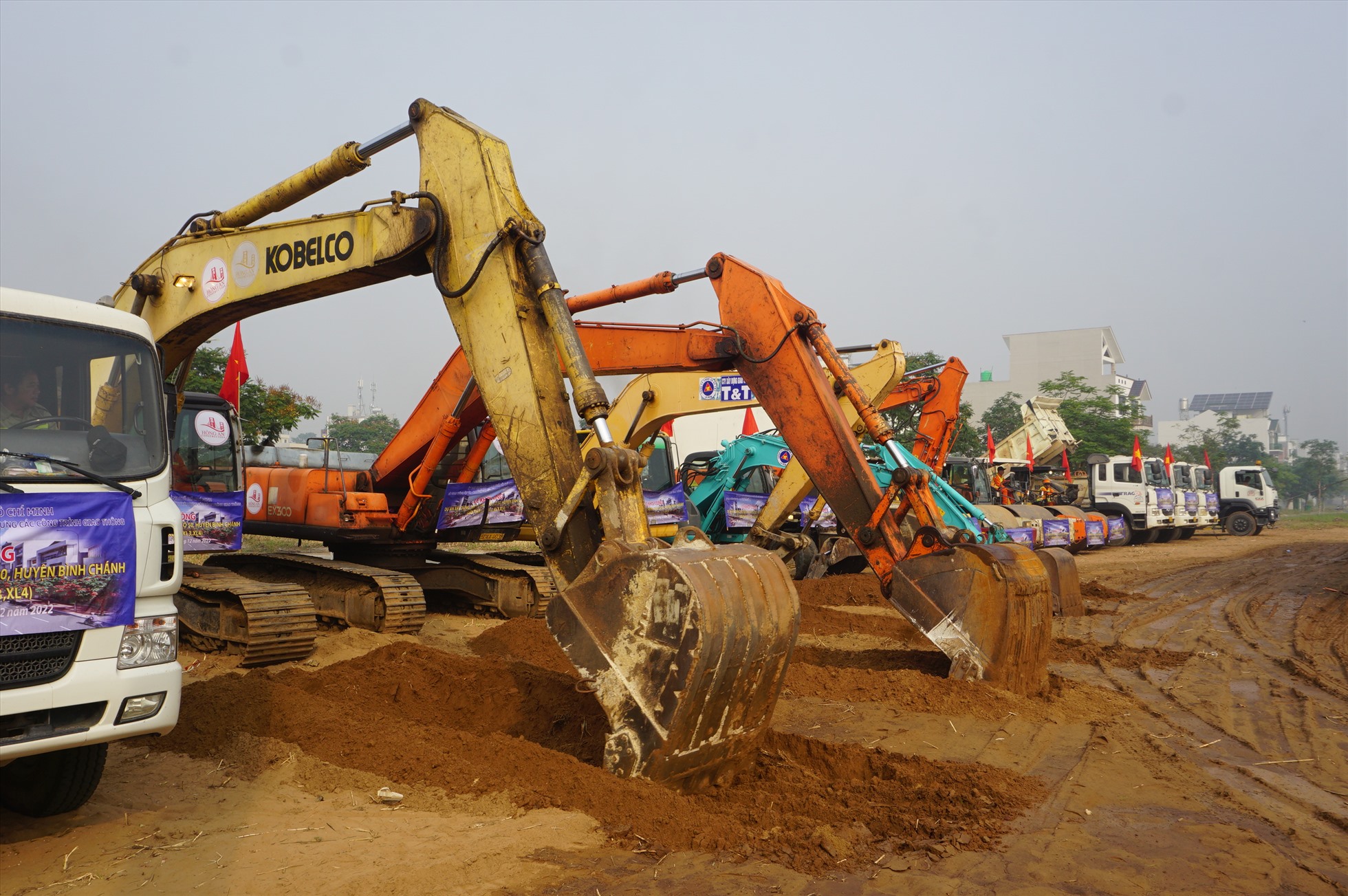 Khởi công mở rộng Quốc lộ 50 sáng 27.12.   Ảnh: Minh Quân