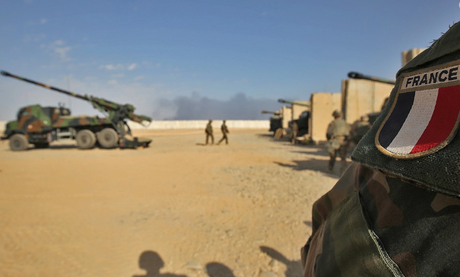 Pháp, Mỹ hứa tặng xe tăng cũ cho Ukraina