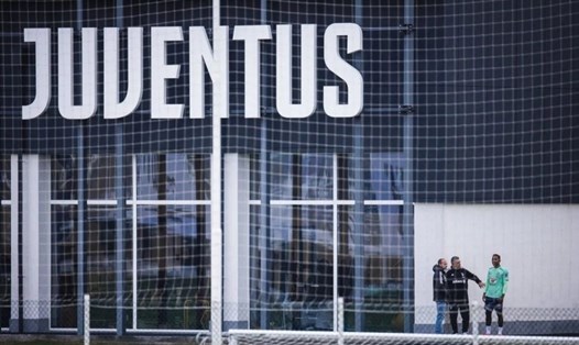 Juventus đang trong tình trạng đầy áp lực về khía cạnh tài chính. Ảnh: UK Daily News