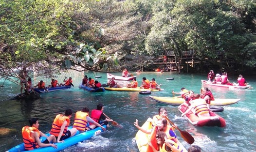 Phong Nha - Kẻ Bàng luôn là điểm đến đầu tiên của du khách khi đến Quảng Bình. Ảnh: LPL