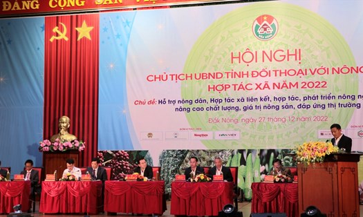 Quang cảnh hội nghị Chủ tịch UBND tỉnh Đắk Nông đối thoại với nông dân, hợp tác xã. Ảnh: Văn Long