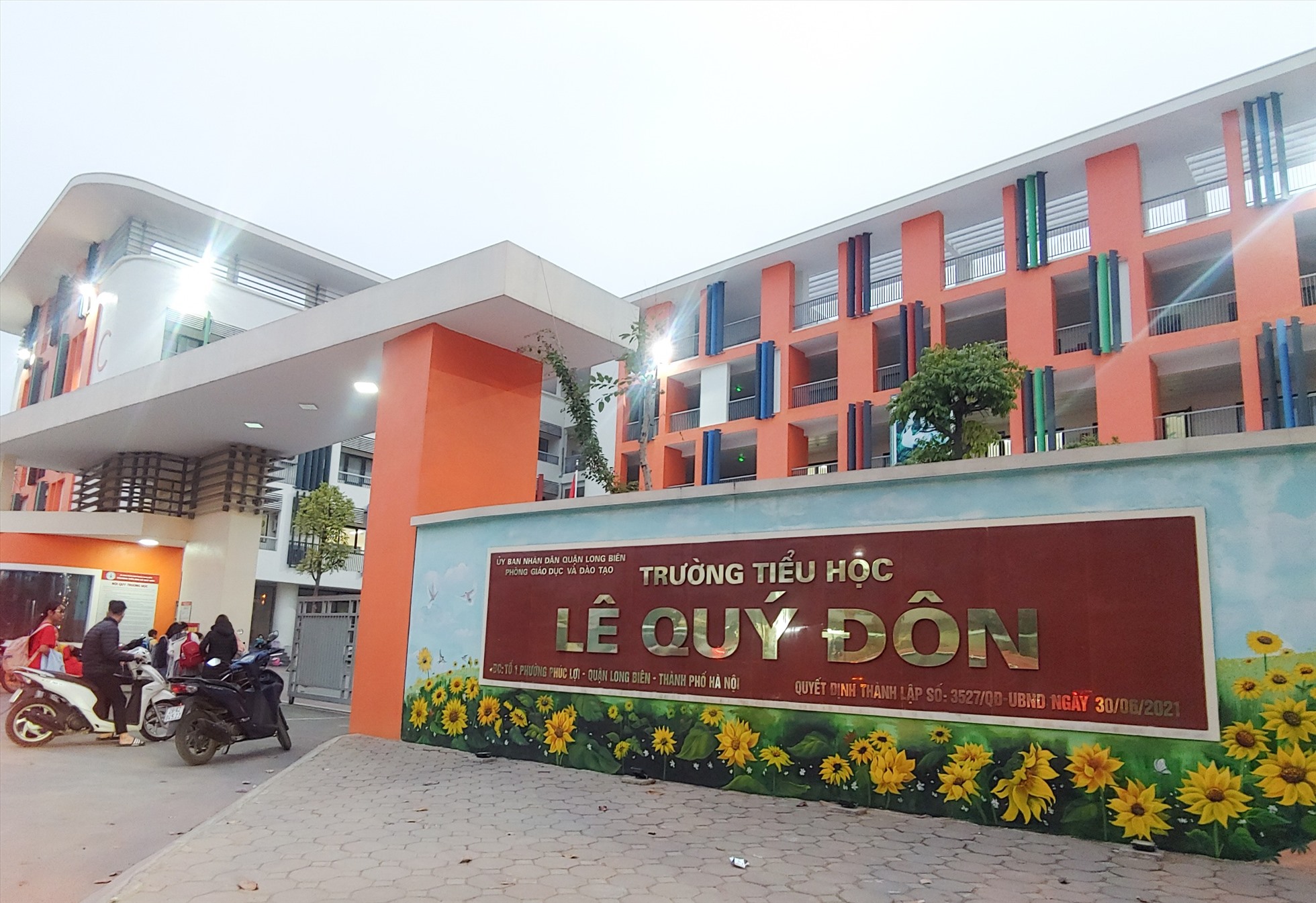 Phụ huynh bức xúc vì phải đóng học phí qua app, nhà trường lên tiếng - Tổng  liên đoàn lao động Việt Nam