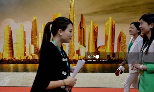 Một quảng cáo bất động sản dành cho giới nhà giàu Trung Quốc tại một triển lãm ở Bắc Kinh năm 2014. Ảnh: AFP