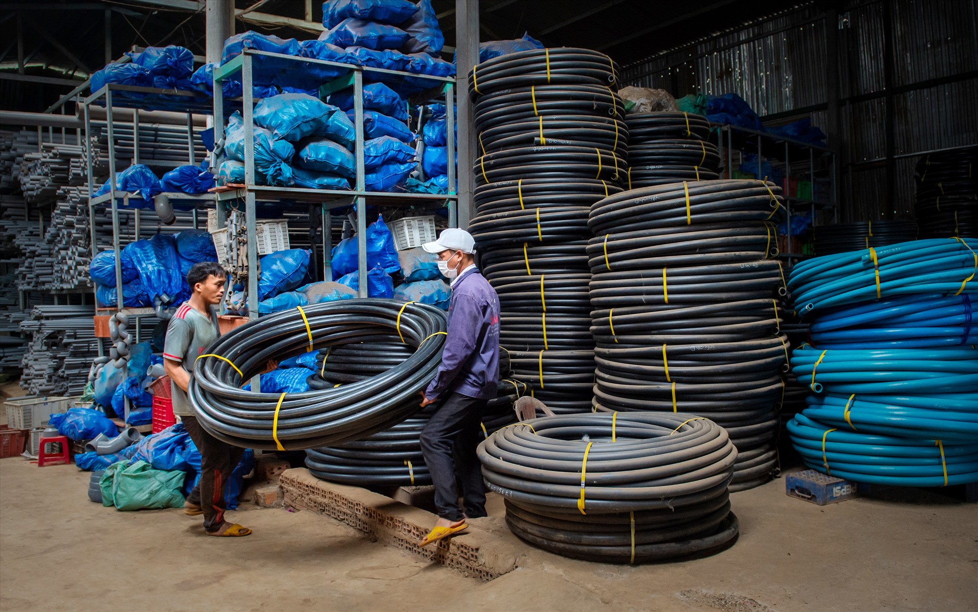 Năm 2022, thời kỳ hậu COVID-19, các doanh nghiệp ở Đắk Nông đã nỗ lực bảo đảm thu nhập cho người lao động. Ảnh: Phan Tuấn