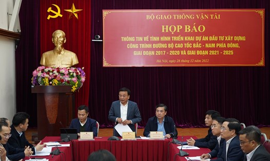 Thứ trưởng Bộ GTVT - Nguyễn Danh Huy phát biểu tại họp báo chiều 28.12.2022. Ảnh Minh Hạnh