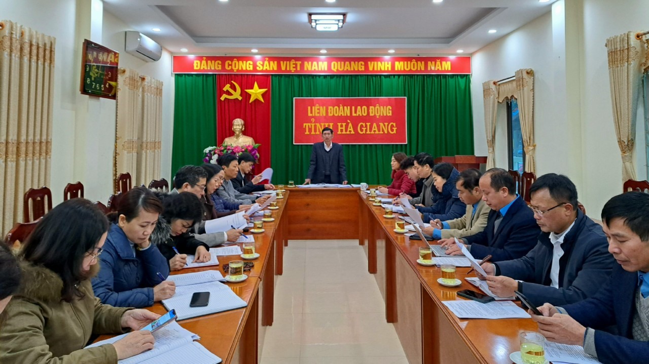 LĐLĐ tỉnh Hà Giang chi gần 1,6 tỉ đồng để chăm lo cho đoàn viên, người lao động có hoàn cảnh khó khăn nhân dịp Tết Nguyên đán Quý Mão 2023. Ảnh: LĐLĐ Hà Giang
