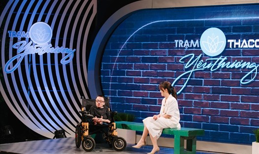 Chàng trai xương thuỷ tinh Hoàng Trung Nghĩa là khách mời trong chương trình "Trạm yêu thương". Ảnh: VTV