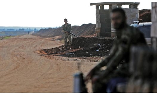 Các chiến binh Syria do Thổ Nhĩ Kỳ hậu thuẫn ở ngoại ô Kuljibrin, thuộc tỉnh Aleppo, Syria. Ảnh: AFP