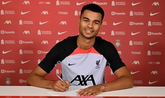Gakpo đã đặt bút ký chính thức với The Kop. Ảnh: Liverpool FC